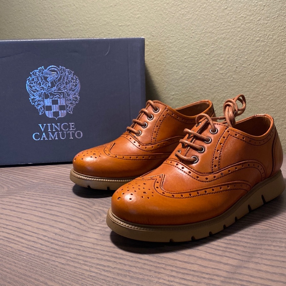 Brand New Vince Camuto Kids Loafer. Size 1 Unisex